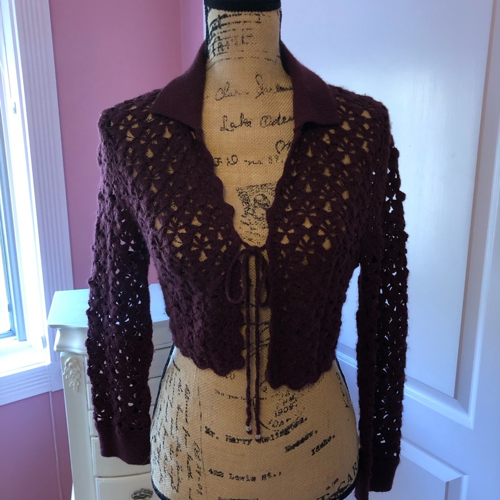 Crocheted Wine Maroon Shrug// Guess Jeans